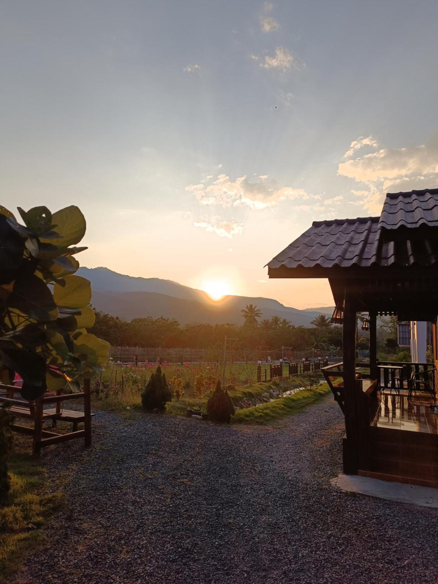 ม่วนใจ๋ปันสุข โฮมสเตย์แอนคาเฟ่ Muanjai Punsuk Homestay And Cafe Chom Thong Ngoại thất bức ảnh