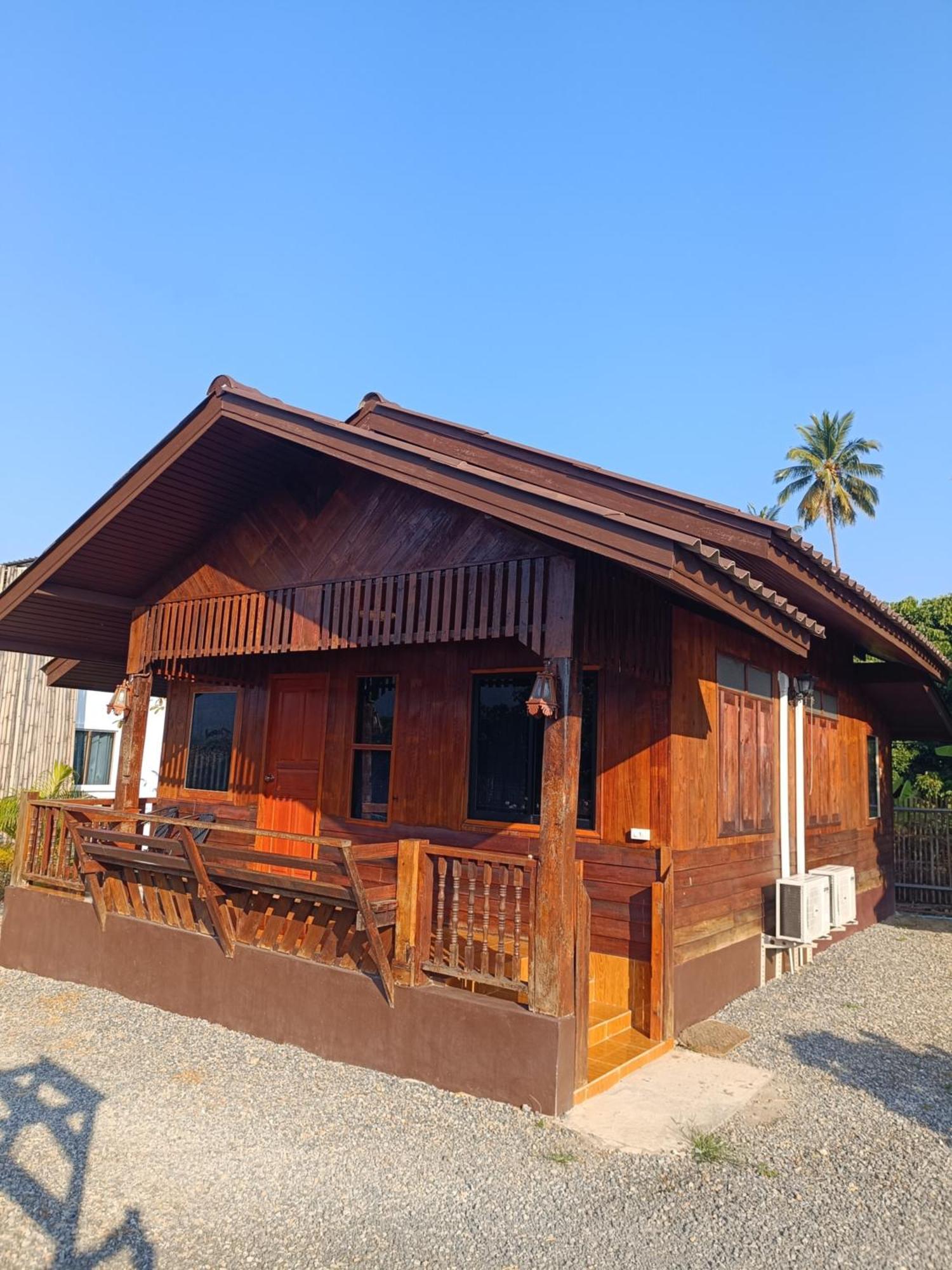 ม่วนใจ๋ปันสุข โฮมสเตย์แอนคาเฟ่ Muanjai Punsuk Homestay And Cafe Chom Thong Ngoại thất bức ảnh